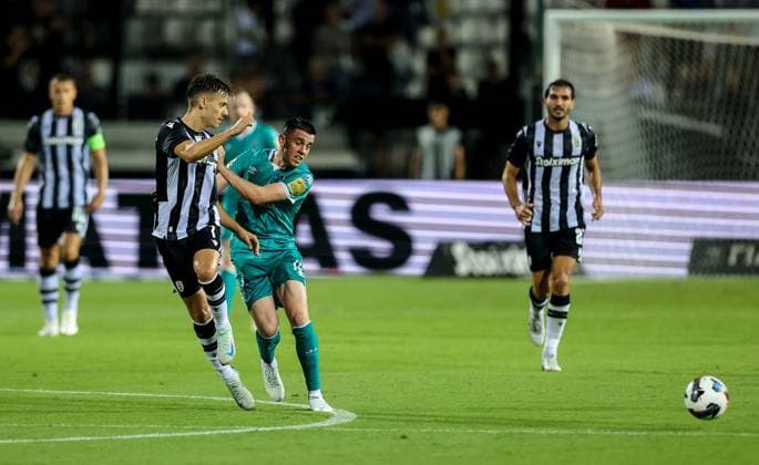 UEFA Europa League Play-off First Leg, Toumba Stadium, Thessaloniki, Greece 22 8 2024 PAOK vs Shamrock Rovers PAOK s Ioannis Konstantelias and Shamrock Rovers Gary O Neill Ioannis Konstantelias and Gary O Neill 22 8 2024  Copyright: x INPHO AleksandarxDjorovicx AS4A4856