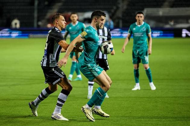 UEFA Europa League Play-off First Leg, Toumba Stadium, Thessaloniki, Greece 22 8 2024 PAOK vs Shamrock Rovers PAOK s Stefan Schwab and Shamrock Rovers Neil Faruggia Stefan Schwab and Neil Faruggia 22 8 2024  Copyright: x INPHO AleksandarxDjorovicx AS4A4888