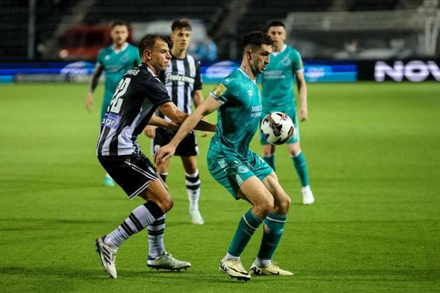 UEFA Europa League Play-off First Leg, Toumba Stadium, Thessaloniki, Greece 22 8 2024 PAOK vs Shamrock Rovers PAOK s Stefan Schwab and Shamrock Rovers Neil Faruggia Stefan Schwab and Neil Faruggia 22 8 2024  Copyright: x INPHO AleksandarxDjorovicx AS4A4889
