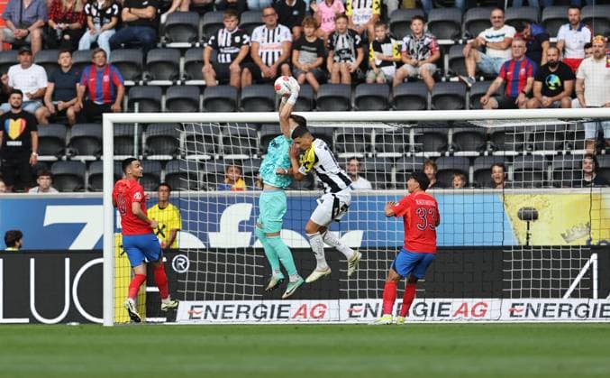 22 08 2024, Linz, AUT, LASK FCSB Bucharest, UEFA Europa League, in the picture Stefan Tarnovanu, FCSB Bucharest ,