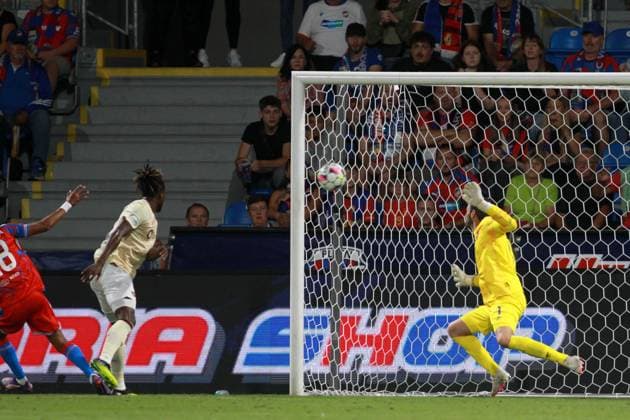 Daniel Oyegoke of Hearts scores an own goal to make it 1-0 to Viktoria Plzen Viktoria Plzen v Heart of Midlothian, UEFA Conference League, Play-Off, First Leg, Football, Doosan Arena, Plzen, Czechia, 22 Aug 2024 EDITORIAL USE ONLY No use with unauthorised audio, video, data, fixture lists, club league logos or live services. Online in-match use limited to 120 images, no video emulation. No use in betting, games or single club league player publications. Copyright: xMilanxKammermeyer Shutterstockx 14653356az