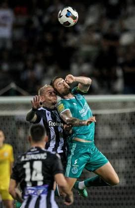 UEFA Europa League Play-off First Leg, Toumba Stadium, Thessaloniki, Greece 22 8 2024 PAOK vs Shamrock Rovers Shamrock Rovers Lee Grace Lee Grace competes in the air for the ball 22 8 2024  Copyright: x INPHO AleksandarxDjorovicx DSCL1263