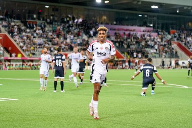 Football UEFA Europa League Qualification Play offs FC LUGANO SUI vs BESIKTAS JK Istanbul TUR , Arena Thun, Switzerland Goal and goal celebration by Gedson Fernandes Besiktas 83 to make it 0 1 for Besiktas Istanbul Copyright: xJOERANxSTEINSIEKx