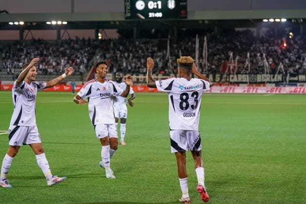 Football UEFA Europa League Qualification Play offs FC LUGANO SUI vs BESIKTAS JK Istanbul TUR , Arena Thun, Switzerland Goal and goal celebration by Gedson Fernandes Besiktas 83 to make it 0 1 for Besiktas Istanbul Copyright: xJOERANxSTEINSIEKx