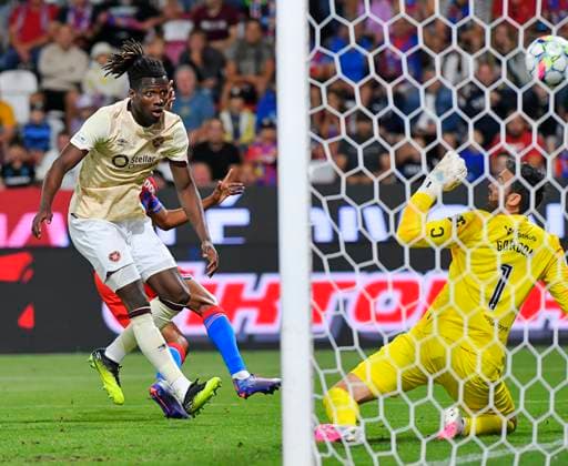 (L-R) Daniel Oyegoke of Heart, Jhon Mosquera of Plzen shots a goal and Craig Gordon of Heart during the football European League 4th qualifying round opening match Viktoria Plzen vs Heart of Midlothian in Pilsen, Czech Republic, August 22, 2024. (CTKxPhoto MiroslavxChaloupka) CTKPhotoP2024082207925  CTKPhotoP2024082207925
