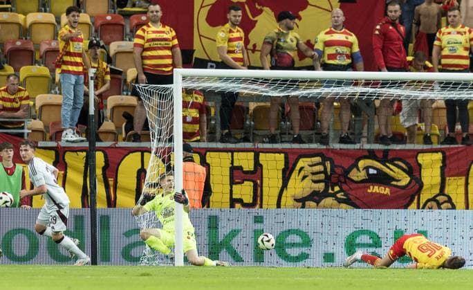Jagiellonia Bialystok vs Ajax Amsterdam - UEFA Europa League Mika Godts , Slawomir Abramowicz , Michal Sacek , goal during UEFA Europa League play-offs match Jagiellonia Bialystok vs Ajax Amsterdam in Bialystok, Poland on 22 August, 2024 Bialystok Poland  Copyright: xFotoxOlimpikx originalFilename:jastrzebowski-jagiello240822_np2Dv.jpg