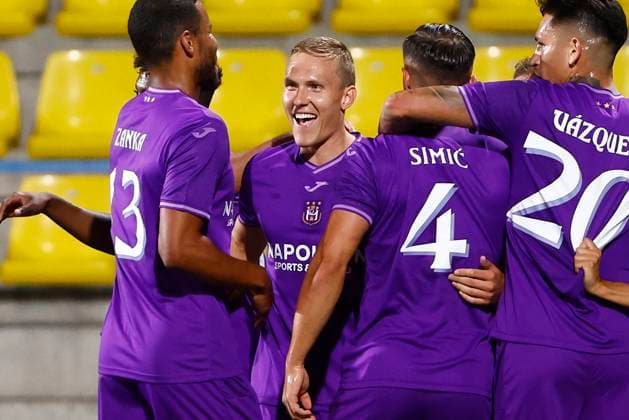 Dinamo Minsk v RSC Anderlecht - UEFA Europa League MEZOKOVESD, HUNGARY - AUGUST 22 : Augustinsson Ludwig defender of RSC Anderlecht celebrates after scoring pictured during the UEFA Europa League Play-offs1st leg match between Dinamo Minsk and RSC Anderlecht on August 22, 2024 in Mezokovesd, Hungary, 22 08 2024 Mezokovesd Hungary  Copyright: xJanxDexMeuleneirx