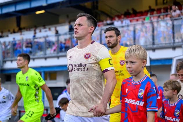 Viktoria Plzen v Heart of Midlothian Europa League 22 08 2024. Play Off Leg 1 of 2 Lawrence Shankland of Hearts leads out the team before the UEFA Europa League play off first leg match between Viktoria Plzen and Heart of Midlothian at Doosan Arena, Plzen, Czech Republic on 22 August 2024. Plzen Doosan Arena Czech Republic Editorial use only , Copyright: xMalcolmxMackenzie HeartsxFCx PSI-20238-0039