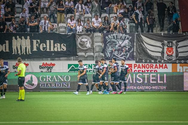 Football UEFA Europa League qualification play offs FC LUGANO SUI vs BESIKTAS JK Istanbul TUR , Arena Thun, Switzerland Equalizer to 1 1 Uran Bislimi Lugano 25 Goal and goal celebration, joy Copyright: xJOERANxSTEINSIEKx