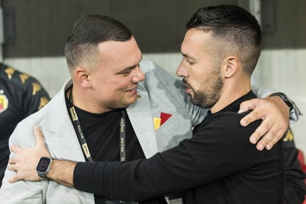 22nd August 2024; Bia& x142;ystok Municipal Stadium, Bia& x142;ystok, Poland; UEFA Europa League footballPlay-offs, Jagiellonia Bia& x142;ystok versus Ajax; Coach Adrian Siemieniec (Jagiellonia) greets coach Francesco Farioli (Ajax)  ActionPlus12684200 TomekxJastrzebowski