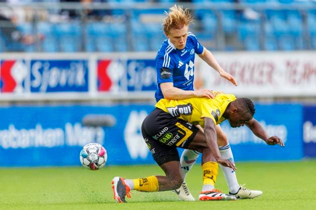 First playoff match for the UEFA Europa League in football 2024 Molde Elfsborg 0 1 Molde 20240822 Moldes Mats Moller Daehli duels with Timothy Noor Ouma during the playoff match for the Europa League in football between Molde and Elfsborg at Aker Stadion Photo Svein Ove Ekornesvag NTB Molde Norway EDITORIAL USE ONLY RESTRICTED USE FOR BETTING COMPANIES  Copyright: xSveinxOvexEkornesvagx xNTBx