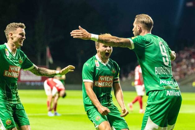 SOCCER - UEFA EL, Braga vs Rapid BRAGA,PORTUGAL,22.AUG.24 - SOCCER - UEFA Europa League, qualification, Sporting Club de Braga vs SK Rapid Wien. Image shows the rejoicing of Bendeguz Bolla, Matthias Seidl and Guido Burgstaller (Rapid).  GEPAxpictures xKevinxHackner