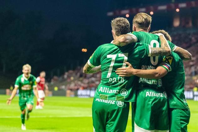 SOCCER - UEFA EL, Braga vs Rapid BRAGA,PORTUGAL,22.AUG.24 - SOCCER - UEFA Europa League, qualification, Sporting Club de Braga vs SK Rapid Wien. Image shows the rejoicing of Bendeguz Bolla, Matthias Seidl and Guido Burgstaller (Rapid).  GEPAxpictures xKevinxHackner