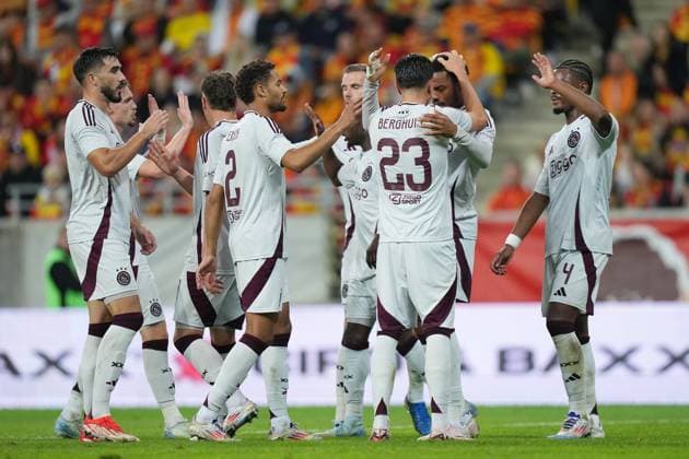 BIALYSTOK, 22-08-2024, Bialystok City Stadium, football, UEFA Europa League Play Offs, season 2024 2025, Jagiellonia Bialystok - Ajax. Ajax player Chuba Akpom (R) scores 1-3 and celebrates with his team mates Jagiellonia Bialystok - Ajax  x26088412x Copyright: