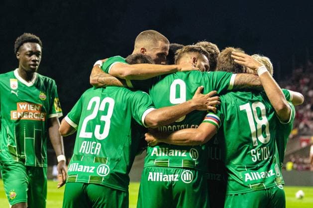 SOCCER - UEFA EL, Braga vs Rapid BRAGA,PORTUGAL,22.AUG.24 - SOCCER - UEFA Europa League, qualification, Sporting Club de Braga vs SK Rapid Wien. Image shows the rejoicing of Jonas Auer, Guido Burgstaller and Matthias Seidl (Rapid).  GEPAxpictures xKevinxHackner