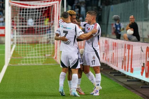 Football UEFA Europa League qualification play offs FC LUGANO SUI vs BESIKTAS JK Istanbul TUR , Arena Thun, Switzerland Goal celebration after the second goal by Gedson Fernandes Besiktas 83 together with Milot Rashica Besiktas 7 and Ciro Immobile Besiktas 17 Copyright: xJOERANxSTEINSIEKx