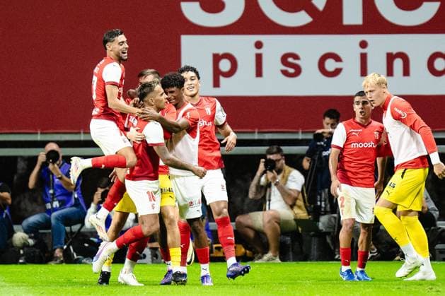 SOCCER - UEFA EL, Braga vs Rapid BRAGA,PORTUGAL,22.AUG.24 - SOCCER - UEFA Europa League, qualification, Sporting Club de Braga vs SK Rapid Wien. Image shows the rejoicing of Rodrigo Zalazar (Braga) and his teammates.  GEPAxpictures xKevinxHackner