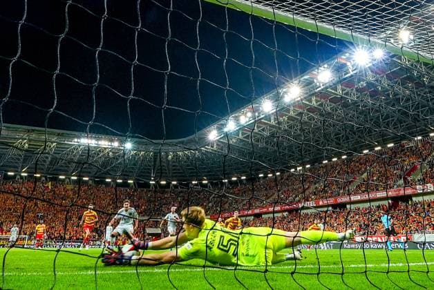 BIALYSTOK, 22-08-2024, Bialystok City Stadium, football, UEFA Europa League Play Offs, season 2024 2025, Jagiellonia Bialystok - Ajax. Jagiellonia Bialystok goalkeeper Slawomir Abramowicz saves penalty shoot by Ajax player Mika Godts Jagiellonia Bialystok - Ajax  x26088811x Copyright:
