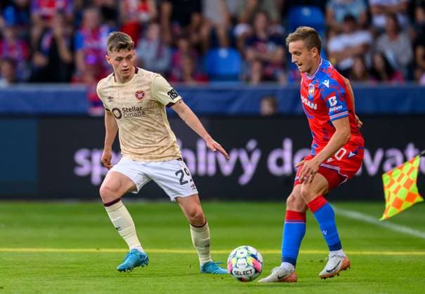 Viktoria Plzen v Heart of Midlothian Europa League 22 08 2024. Play Off Leg 1 of 2 James Penrice of Hearts closes down Jan Kopic of FC Viktoria Plzen during the UEFA Europa League play off first leg match between Viktoria Plzen and Heart of Midlothian at Doosan Arena, Plzen, Czech Republic on 22 August 2024. Plzen Doosan Arena Czech Republic Editorial use only , Copyright: xMalcolmxMackenzie HeartsxFCx PSI-20238-0043