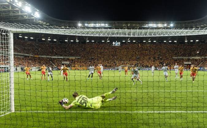 Jagiellonia Bialystok vs Ajax Amsterdam - UEFA Europa League Slawomir Abramowicz saves penalty kick Mika Godts during UEFA Europa League play-offs match Jagiellonia Bialystok vs Ajax Amsterdam in Bialystok, Poland on 22 August, 2024 Bialystok Poland  Copyright: xFotoxOlimpikx originalFilename:jastrzebowski-jagiello240822_npsmM.jpg