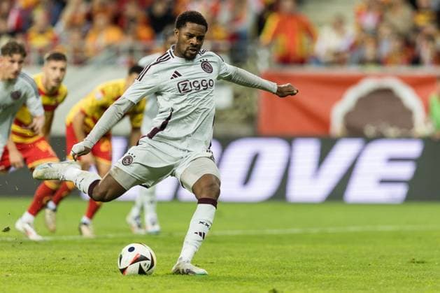 22nd August 2024; Bia& x142;ystok Municipal Stadium, Bia& x142;ystok, Poland; UEFA Europa League football Play-offs, Jagiellonia Bia& x142;ystok versus Ajax; Chuba Akpom (Ajax) coverts from the penalty spot for 1-2 in the 61st minute  ActionPlus12684253 TomekxJastrzebowski