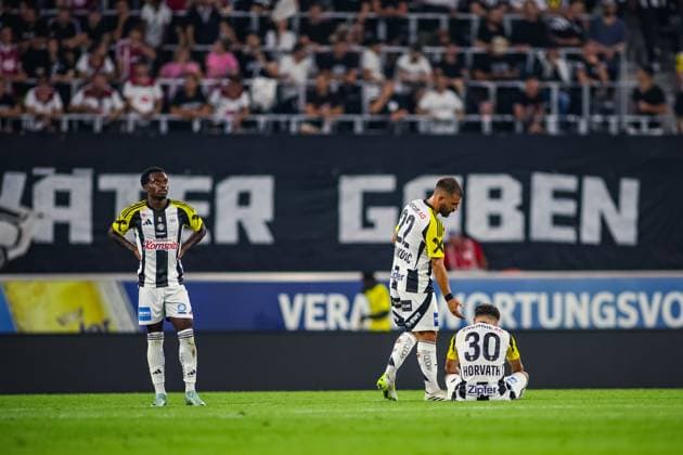 SOCCER - UEFA EL, LASK vs Bukarest LINZ,AUSTRIA,22.AUG.24 - SOCCER - UEFA Europa League, qualification, Linzer ASK vs FCSB Bukarest. Image shows Lenny Pintor (LASK), Filip Stojkovic (LASK) and Sascha Horvath (LASK).  GEPAxpictures xManuelxBinder