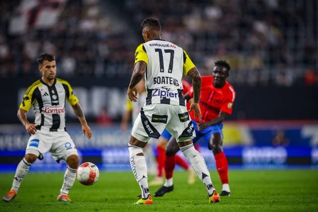 SOCCER - UEFA EL, LASK vs Bukarest LINZ,AUSTRIA,22.AUG.24 - SOCCER - UEFA Europa League, qualification, Linzer ASK vs FCSB Bukarest. Image shows Sascha Horvath (LASK) and Jerome Boateng (LASK).  GEPAxpictures xManuelxBinder