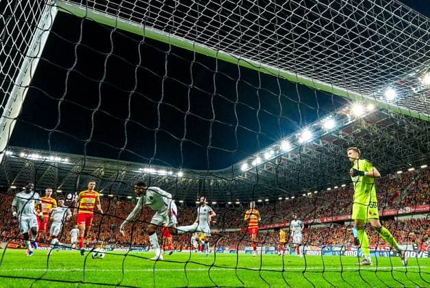 BIALYSTOK, 22-08-2024, Bialystok City Stadium, football, UEFA Europa League Play Offs, season 2024 2025, Jagiellonia Bialystok - Ajax. Ajax player Chuba Akpom scores the penalty Jagiellonia Bialystok - Ajax  x26089419x Copyright: