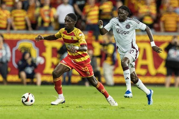 22.08.2024, Bialystok, pilka nozna, Liga Europy play-offs, Jagiellonia Bialystok - Ajax Amsterdam, N z Aurelien Nguiamba (Jagiellonia), Bertrand Traore (Ajax), fot. Tomasz Jastrzebowski Foto Olimpik 22.08.2024, Warsaw, football, UEFA Europa League play-offs, Jagiellonia Bialystok - Ajax Amsterdam In the picture: Aurelien Nguiamba (Jagiellonia), Bertrand Traore (Ajax), fot. Tomasz Jastrzebowski Foto Olimpik NEWSPIX.PL --- Newspix.pl  20240822TOJA1326