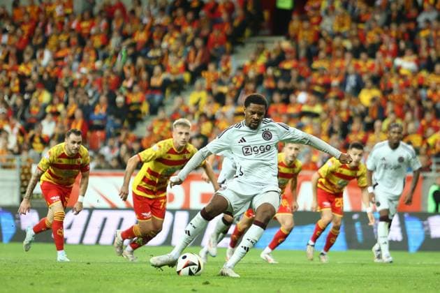 BIALYSTOK 22.08.2024 IV RUNDA KWALIFIKACYJNA LIGA EUROPY SEZON 2024 25: JAGIELLONIA BIALYSTOK - AJAX AMSTERDAM --- UEFA EUROPE LEAGUE PLAY-OFF FOURTH QUALIFYING ROUND GAME: JAGIELLONIA BIALYSTOK - AJAX AMSTERDAM CHUBA AKPOM WYKONUJE RZUT KARNY PENALTY GOL BRAMKA GOAL FOT. JAROSLAW OLSZEWSKI FOTOPYK NEWSPIX.PL --- Newspix.pl  JOL240822132