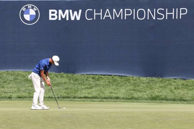 CASTLE ROCK, CO - AUGUST 22: Collin Morikawa putts for birdie on the 16th green during the first round of the BMW Championship on August 22, 2024 at Castle Pines Golf Club in Castle Rock, CO. (Photo by Scott Winters Icon Sportswire) GOLF: AUG 22 PGA, Golf Herren FedExCup Playoffs - BMW Championship EDITORIAL USE ONLY Icon2408220698