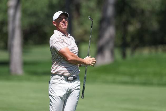 CASTLE ROCK, CO - AUGUST 22: Rory McIlroy watches his second shot on 10 during the first round of the BMW Championship on August 22, 2024 at Castle Pines Golf Club in Castle Rock, CO. (Photo by Scott Winters Icon Sportswire) GOLF: AUG 22 PGA, Golf Herren FedExCup Playoffs - BMW Championship EDITORIAL USE ONLY Icon2408220914