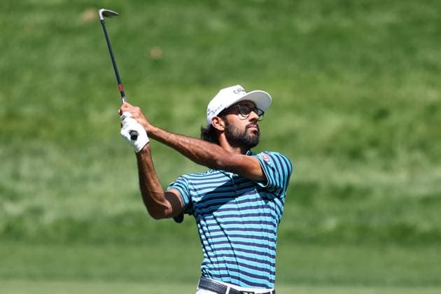 CASTLE ROCK, CO - AUGUST 22: Akshay Bhatia watches his second shot on 10 during the first round of the BMW Championship on August 22, 2024 at Castle Pines Golf Club in Castle Rock, CO. (Photo by Scott Winters Icon Sportswire) GOLF: AUG 22 PGA, Golf Herren FedExCup Playoffs - BMW Championship EDITORIAL USE ONLY Icon2408220973