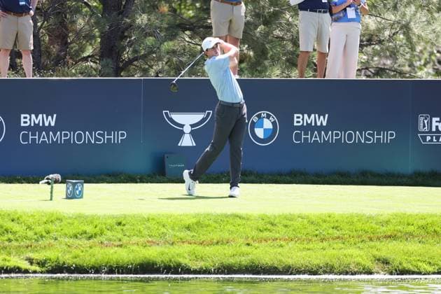 CASTLE ROCK, CO - AUGUST 22: Davis Thompson tees off on 17 during the first round of the BMW Championship on August 22, 2024 at Castle Pines Golf Club in Castle Rock, CO. (Photo by Scott Winters Icon Sportswire) GOLF: AUG 22 PGA, Golf Herren FedExCup Playoffs - BMW Championship EDITORIAL USE ONLY Icon2408221063