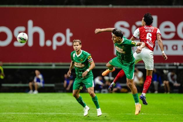SOCCER - UEFA EL, Braga vs Rapid BRAGA,PORTUGAL,22.AUG.24 - SOCCER - UEFA Europa League, qualification, Sporting Club de Braga vs SK Rapid Wien. Image shows Furkan Dursun (Rapid) and Vitor Carvalho (Braga).  GEPAxpictures xKevinxHackner