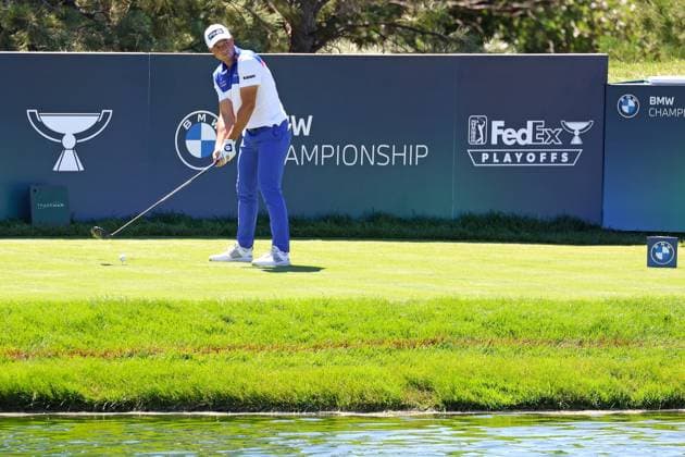 CASTLE ROCK, CO - AUGUST 22: PGA, Golf Herren golfer Viktor Hovland plays his tee shot on the 17th hole during the first round of the PGA FedExCup BMW Championship on August 22nd, 2024, at Castle Pines Golf Club in Castle Rock, Colorado. (Photo by Brian Spurlock Icon Sportswire) GOLF: AUG 22 PGA FedExCup Playoffs - BMW Championship EDITORIAL USE ONLY Icon24082214