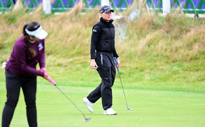 Charley Hull watches Lilia Vu putt on the 18th Green AIG Women s Open, Day Three, Golf, St. Andrews, Scotland, UK - 22 Aug 2024  Copyright: xGreigxCowie Shutterstockx 14653227gc
