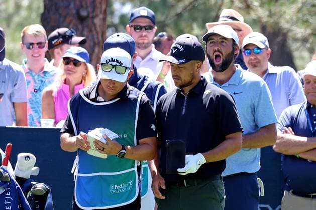 CASTLE ROCK, CO - AUGUST 22: PGA, Golf Herren golfers Xander Schauffele and Scottie Scheffler wait on the 16th tee during the first round of the PGA FedExCup BMW Championship on August 22nd, 2024, at Castle Pines Golf Club in Castle Rock, Colorado. (Photo by Brian Spurlock Icon Sportswire) GOLF: AUG 22 PGA FedExCup Playoffs - BMW Championship EDITORIAL USE ONLY Icon24082245