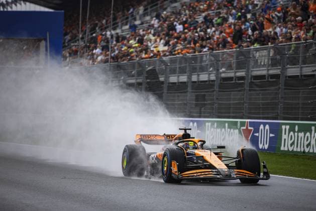 81 PIASTRI Oscar (aus), McLaren F1 Team MCL38, action during the Formula 1 Heineken Dutch Grand Prix 2024, 15th round of the 2024 Formula One World Championship, WM, Weltmeisterschaft from August 23 to 25, 2024 on the Circuit Zandvoort, in Zandvoort, Netherlands - F1 - DUTCH GRAND PRIX 2024 DPPI Panoramic  240823_R15_OLANDA_DP_XB5_0260_