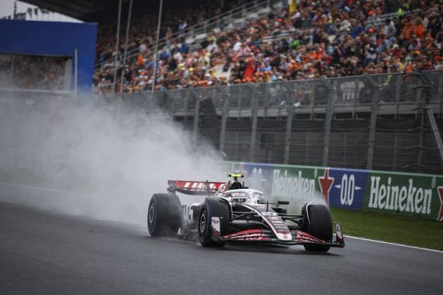 27 HULKENBERG Nico (ger), Haas F1 Team VF-24 Ferrari, action during the Formula 1 Heineken Dutch Grand Prix 2024, 15th round of the 2024 Formula One World Championship, WM, Weltmeisterschaft from August 23 to 25, 2024 on the Circuit Zandvoort, in Zandvoort, Netherlands - F1 - DUTCH GRAND PRIX 2024 DPPI Panoramic  240823_R15_OLANDA_DP_XB5_0211_