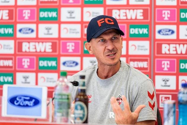 2 Soccer Bundesliga 1 FC Köln Press Conference 23 08 2024 Gerhard Struber Coach 1 FC Köln gesticulates 2 Soccer Bundesliga Press Conference 1 FC Köln Geissbockheim, 23 08 2024 Copyright: xBEAUTIFULxSPORTS Wunderlx