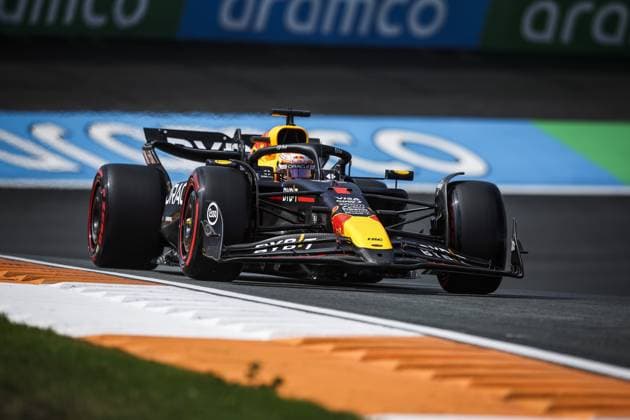01 VERSTAPPEN Max (nld), Red Bull Racing RB20, action during the Formula 1 Heineken Dutch Grand Prix 2024, 15th round of the 2024 Formula One World Championship, WM, Weltmeisterschaft from August 23 to 25, 2024 on the Circuit Zandvoort, in Zandvoort, Netherlands - F1 - DUTCH GRAND PRIX 2024 DPPI Panoramic  240823_R15_OLANDA_DP_XB3_2795_
