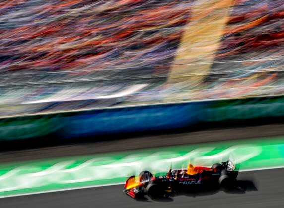ZANDVOORT - Max Verstappen (Red Bull Racing) in action during the 1st free practice in the run-up to the F1 Grand Prix of the Netherlands at the Circuit of Zandvoort. ANP REMKO DE WAAL xVIxANPxSportx xxANPxIVx 506553868 originalFilename: 506553868.jpg