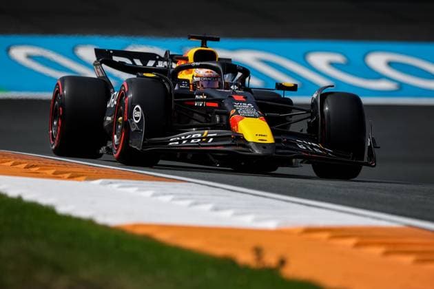01 VERSTAPPEN Max (nld), Red Bull Racing RB20, action during the Formula 1 Heineken Dutch Grand Prix 2024, 15th round of the 2024 Formula One World Championship, WM, Weltmeisterschaft from August 23 to 25, 2024 on the Circuit Zandvoort, in Zandvoort, Netherlands - F1 - DUTCH GRAND PRIX 2024 DPPI Panoramic  240823_R15_OLANDA_DP_XB3_2792