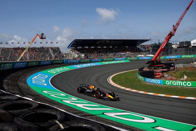 01 VERSTAPPEN Max (nld), Red Bull Racing RB20, action during the Formula 1 Heineken Dutch Grand Prix 2024, 15th round of the 2024 Formula One World Championship, WM, Weltmeisterschaft from August 23 to 25, 2024 on the Circuit Zandvoort, in Zandvoort, Netherlands - F1 - DUTCH GRAND PRIX 2024 DPPI Panoramic  240823_R15_OLANDA_DP_XB5_0397