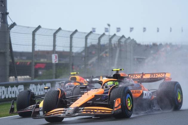FORMULA 1 HEINEKEN DUTCH GRAND PRIX 2024 23 08 2024, Circuit Park Zandvoort, Zandvoort, FORMULA 1 HEINEKEN DUTCH GRAND PRIX 2024 , pictured Sergio Perez MEX , Oracle Red Bull Racing, Lando Norris GBR , McLaren F1 Team nordphotoxGmbHx xBratic nph00250