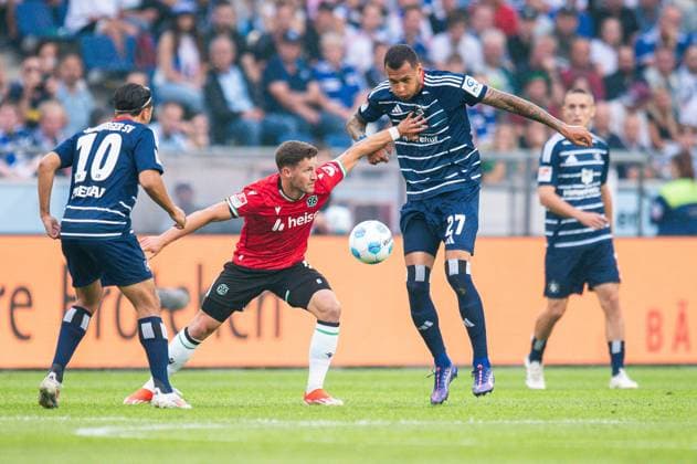 23 08 2024 Soccer, 2024 2025, 2 Bundesliga, 3 Matchday, Hannover 96 Hamburger SV L R Immanuel Pherai Hamburg , Enzo Leopold Hannover , Davie Selke Hamburg DFL REGULATIONS PROHIBIT ANY USE OF PHOTOGRAPHS AS IMAGE SEQUENCES AND OR QUASI VIDEO