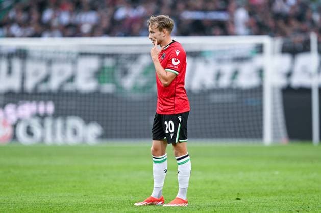 2 Bundesliga Hannover 06 Hamburger SV on 23 08 2024 at the HDI Arena in Hannover Jannik Dehm Hannover 96 dissatisfied, disappointed, disappointed, dejected MT