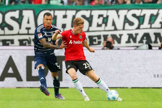 Davie Selke Hamburger SV and Marcel Halstenberg Hannover 96 battle for the ball, 2 Bundesliga, Hannover 96 vs Hamburger SV, Heinz von Heiden Arena, August 23, 2024 in Hanover, Germany Photo by Marco Steinbrenner DeFodi Images Davie Selke Hamburger SV and Marcel Halstenberg Hannover 96 battle for the ball, 2 Bundesliga, Hannover 96 vs Hamburger SV, Heinz von Heiden Arena, August 23, 2024 in Hanover, Germany Photo by Marco Steinbrenner DeFodi Images DFB DFL REGULATIONS PROHIBIT ANY USE OF PHOTOGRAPHS AS IMAGE SEQUENCES AND OR QUASI VIDEO Defodi 700 han hsv 20240823 019 Defodi-700 DFB DFL REGULATIONS PROHIBIT ANY USE OF PHOTOGRAPHS AS IMAGE SEQUENCES AND OR QUASI-VIDEO.