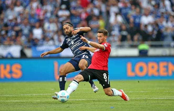 23 08 2024, Soccer 2 Bundesliga 2024 2025, Matchday 3, Hannover 96 Hamburger SV, in der Heinz von Heiden Arena Hannover L R Immanuel Pherai Hamburg vs Enzo Leopold Hannover DFL and DFB regulations prohibit any use of photographs as image sequences and or quasi video
